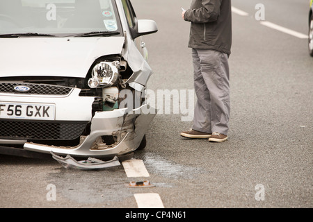 Una RTA che coinvolgono un auto e una moto sulla A66 a Penrith, Cumbria, Regno Unito. Foto Stock