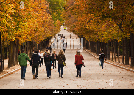 Spagna, Madrid, Parque del Buen Retiro park, la caduta delle foglie. Foto Stock