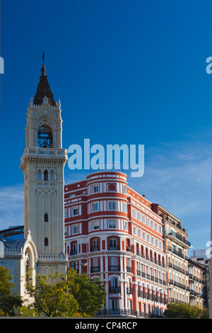 Spagna, Madrid, Area Salamanca, edifici lungo Calle de Alcalá, mattina Foto Stock