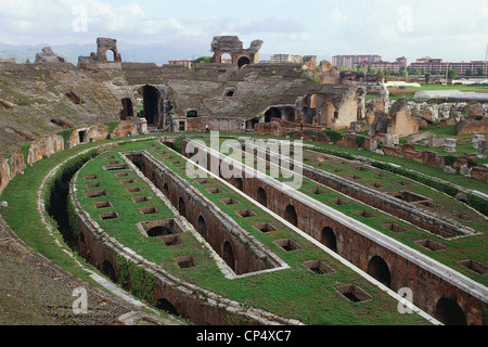 Campania - Santa Maria Capua Vetere (Ce). Anfiteatro romano, I-II secolo a. Foto Stock