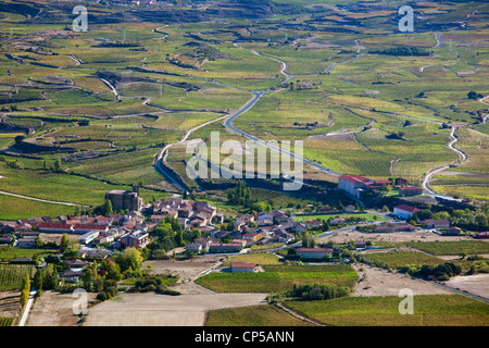 Spagna, regione dei Paesi Baschi, vicino-Laguardia, vista in elevazione di La Rioja dal Balcón de la Rioja viewpoint Foto Stock