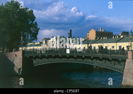 Russia - San Pietroburgo, centro monumentale (patrimonio UNESCO 1990). Ponte sul fiume Fontanka Foto Stock