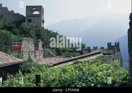 Trentino Alto Adige - Val Lagarina - Villaggio di Sabbionara di Avio (Trento). Castello Castelbarco. Foto Stock