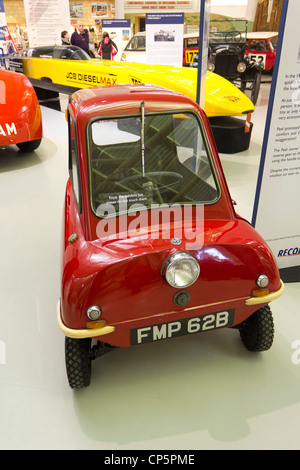 Più piccolo al mondo auto sul display in un museo in Inghilterra, Regno Unito. Foto Stock