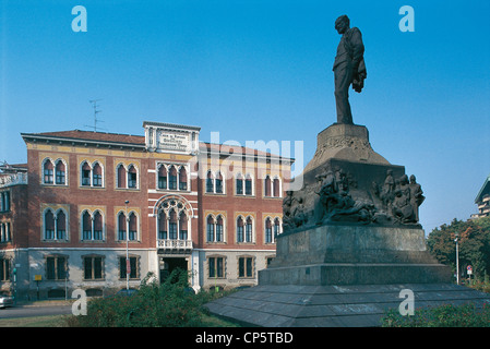 Lombardia - Milano. Piazza Buonarroti e casa di riposo Giuseppe Verdi. Foto Stock