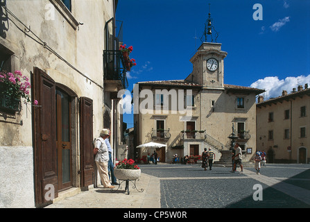 Abruzzo - Pescocostanzo (Aq), Piazza Municipio. Foto Stock