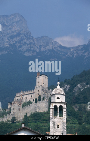 Trentino Alto Adige - Val Lagarina - Villaggio di Sabbionara di Avio (Trento). Castello Castelbarco. Foto Stock