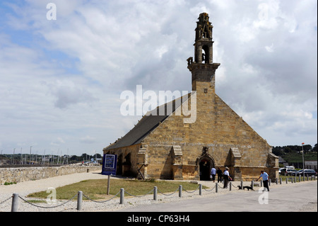 Camaret-sur-mer,porto,Chapelle de Notre-Dame-de-Rocamadour,Finisterre,Brittany,Bretagne,Francia Foto Stock