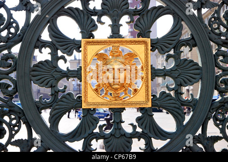 Decorazioni dorate sul Palazzo Reale di Torino Porta di accesso Foto Stock