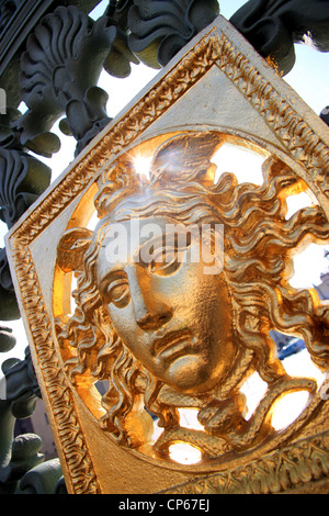 Decorazioni dorate sul Palazzo Reale di Torino Porta di accesso Foto Stock