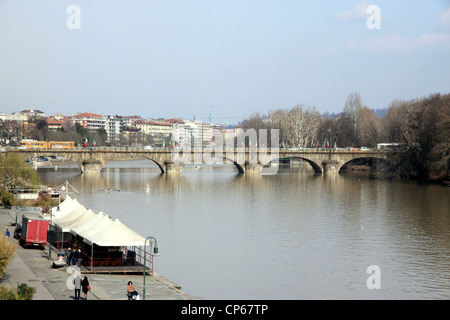 Una vista del fiume Po a Torino, Italia Foto Stock