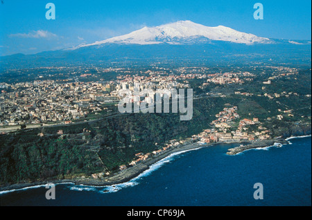 Sicilia - Acireale e Santa Maria la Scala (Ct). Vista aerea. Foto Stock