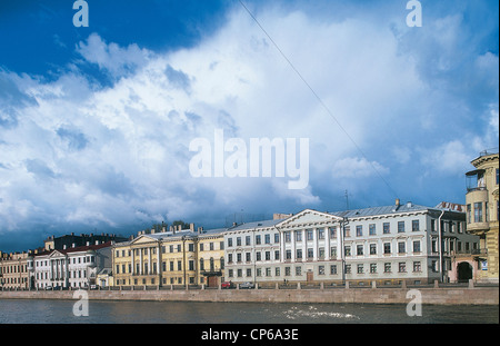 Russia - San Pietroburgo, centro monumentale (patrimonio UNESCO 1990). Edifici lungo il fiume Fontanka. Foto Stock
