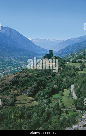 Valle d'Aosta - Saint Denis (Ao). Castello Cly. Vista aerea. Foto Stock