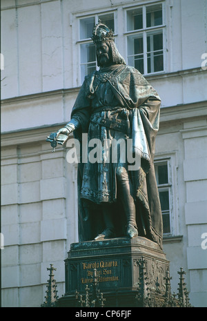 Repubblica Ceca Praga Monumento all imperatore Carlo IV. Statua eretta nel 1848 in occasione del V centenario della fondazione del Foto Stock