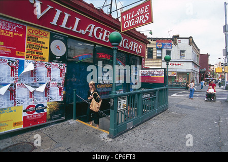 Stati Uniti d'America - New York, Greenwich Village. Settima Avenue, Sheridan Square Foto Stock