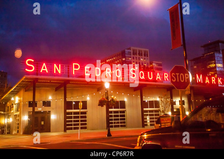 San Jose di San Pedro Square. Centro di gran parte della vita notturna per San Jose è più giovane folla. Foto Stock