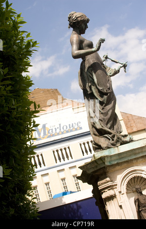 La demolizione del vecchio Marlowe Theatre, Canterbury, nel Kent, England, Regno Unito Foto Stock