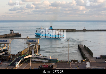 Traghetto Dover Harbour, Kent, England, Regno Unito Foto Stock