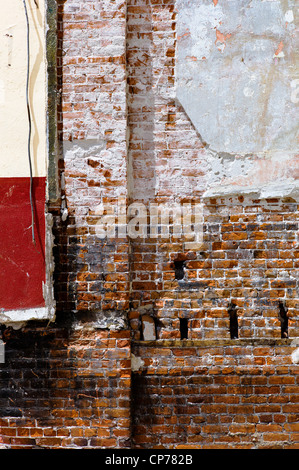 Le pareti interne e la struttura dello storico teatro unico sono esposte in parziale degrado, Salida, Colorado, STATI UNITI D'AMERICA Foto Stock