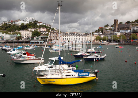 Regno Unito, Inghilterra, Devon, Torquay, barche ormeggiate nel porto interno Foto Stock