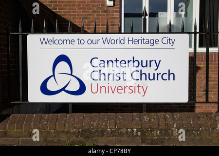 Benvenuti al segno di Canterbury Canterbury Christchurch University Benvenuti alla nostra città dichiarata Patrimonio Mondiale Foto Stock