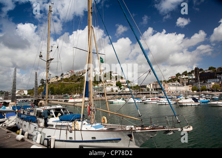 Regno Unito, Inghilterra, Devon, Torquay, barche ormeggiate nel porto interno Foto Stock