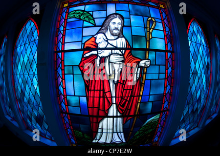 Vetrata della vista interna della prima chiesa battista a Calvert Texas Foto Stock