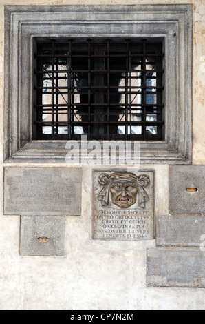 Casella postale chiamata Bocche di leone per segreto di denunce nel Palazzo Ducale, il Palazzo dei Dogi - sestiere San Marco, Venezia - Italia Foto Stock