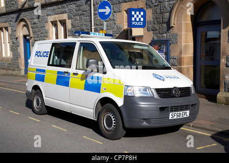 La polizia di strathclyde van al di fuori della stazione di polizia in Scozia Oban Regno Unito Foto Stock