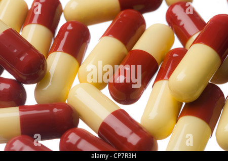 Rosso lucido e giallo medico pillola capsule compresse Foto Stock
