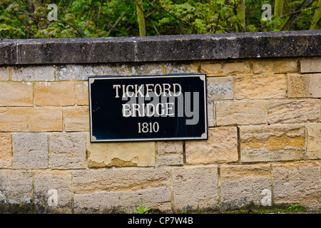 Ponte Tickford Newport Pagnell sul fiume Ouzel Foto Stock