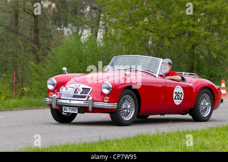 Auto d'epoca MG MGA 1600 dal 1959 al Grand Prix in Mutschellen, SUI il 29 aprile 2012. Foto Stock