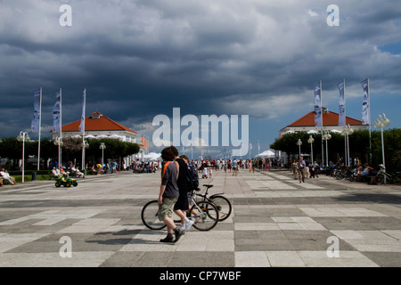 Il molo nella località di villeggiatura sul mare, città di Sopot Pomerania Polonia Foto Stock
