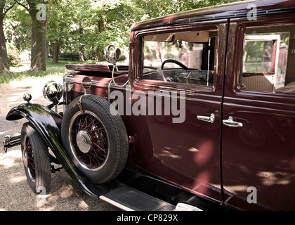 Vista di un veicolo storico in un parco. Foto Stock
