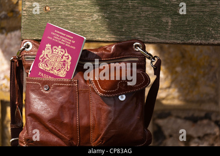 Borsetta con passaporto britannico eseguito in modo non corretto Foto Stock