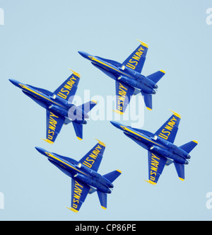 Un gruppo di US Navy Blue Angels Aerobatic team in formazione, , F-18 Hornets Foto Stock