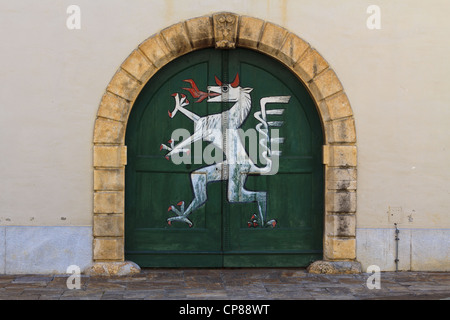 Della Stiria (Austria) drago araldico su una porta in un edificio comunale in Graz Foto Stock
