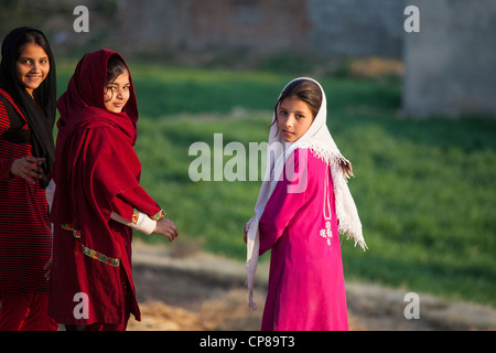 Ragazze locali in Taxila, Provincia del Punjab, Pakistan Foto Stock