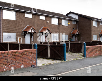 Inghilterra, Salford, inferiore Broughton, ottanta alloggiamento del consiglio pronto per demolizione Foto Stock