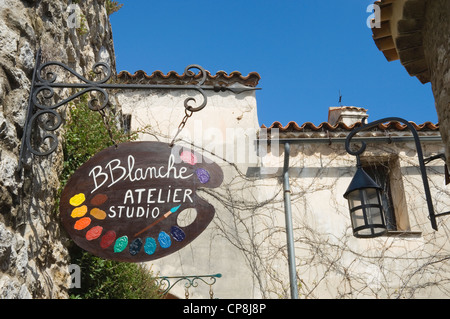 Artista della galleria nel borgo medievale di Eze, nei pressi di Nizza, Francia. Foto Stock