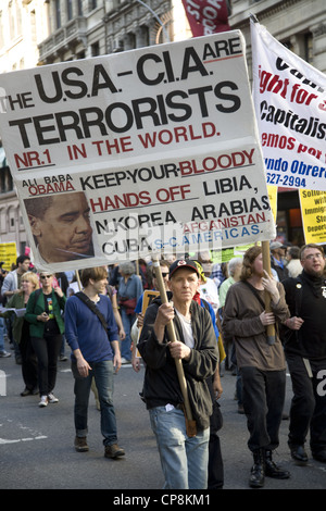 2012: giorno di maggio azioni & manifestazioni nelle strade e parchi di New York. Occupare e altri gruppi di attivisti erano fuori in grandi numeri. Foto Stock