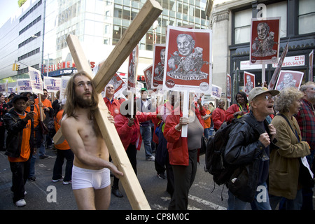 2012: giorno di maggio azioni & manifestazioni nelle strade e parchi di New York. Occupare e altri gruppi di attivisti erano fuori in grandi numeri. Foto Stock