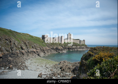 Il medievale Château de la Roche Goyon o Fort La Latte, fortezza sull'entrata dell'Baye de la Fresnaye a sud di Cap Fréhel Foto Stock