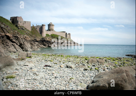 Il medievale Château de la Roche Goyon o Fort La Latte, fortezza sull'entrata dell'Baye de la Fresnaye a sud di Cap Fréhel Foto Stock