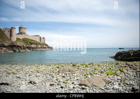 Il medievale Château de la Roche Goyon o Fort La Latte, fortezza sull'entrata dell'Baye de la Fresnaye a sud di Cap Fréhel Foto Stock