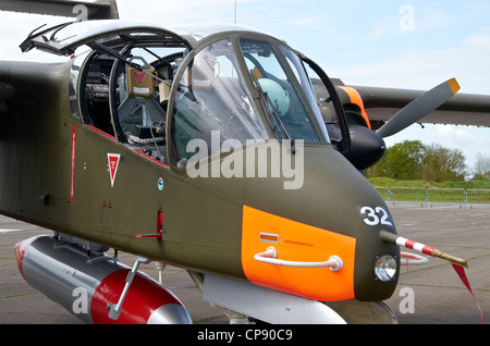 La North American Aviation Rockwell OV-10 Bronco a turboelica attacco leggero e di aeromobili di osservazione a Abingdon Airshow 2012 Foto Stock