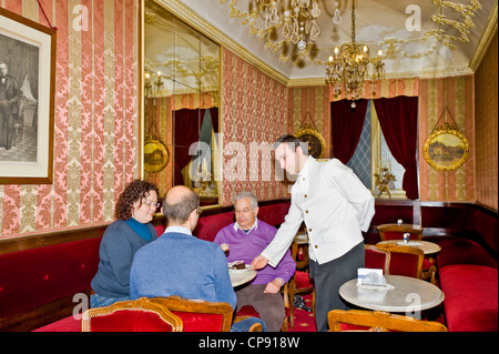 Europa Italia Piemonte Torino Caffè Fiorio sala Cavour Foto Stock