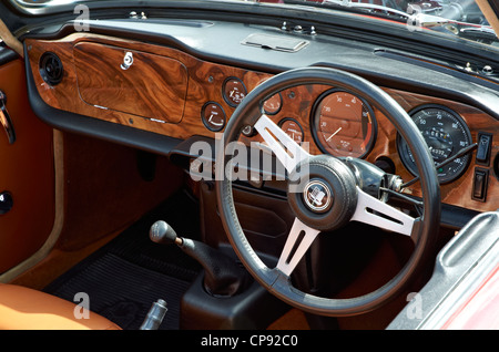 Cockpit di un trionfo TR6 auto sportiva prodotta 1969 - 1976 in Inghilterra. Foto Stock