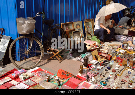 Pressione di stallo di antiquariato, mercatino di Antiquariato, Shenyang Lu e strade circostanti, Tianjin, Hebei, Cina. Foto Stock